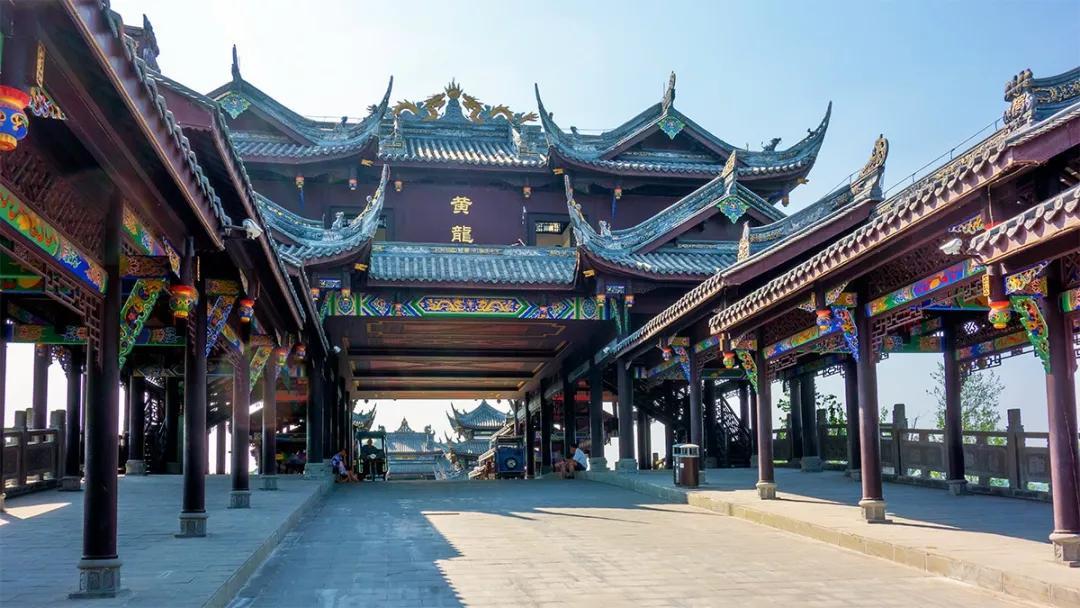 众人接力救助流浪人员